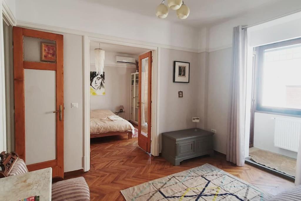 Elegant Apartment Near Rosetti Square Bukares Bagian luar foto