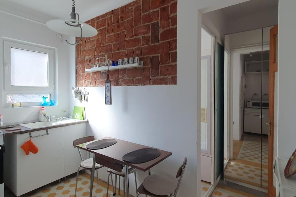 Elegant Apartment Near Rosetti Square Bukares Bagian luar foto